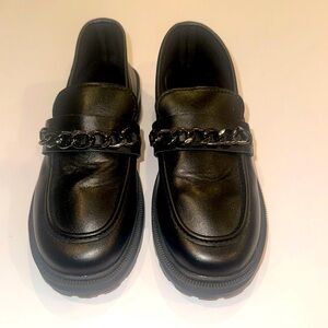 Women’s chain link Black Loafers size 36